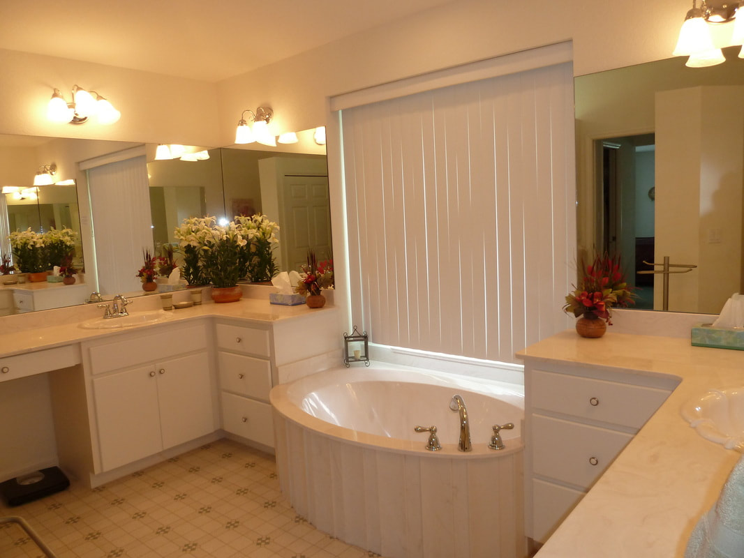 The bathroom of the king bedroom